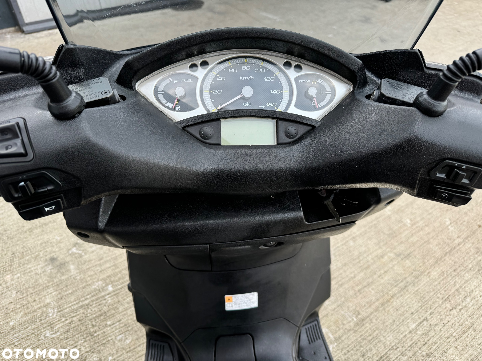 Yamaha X-max - 5
