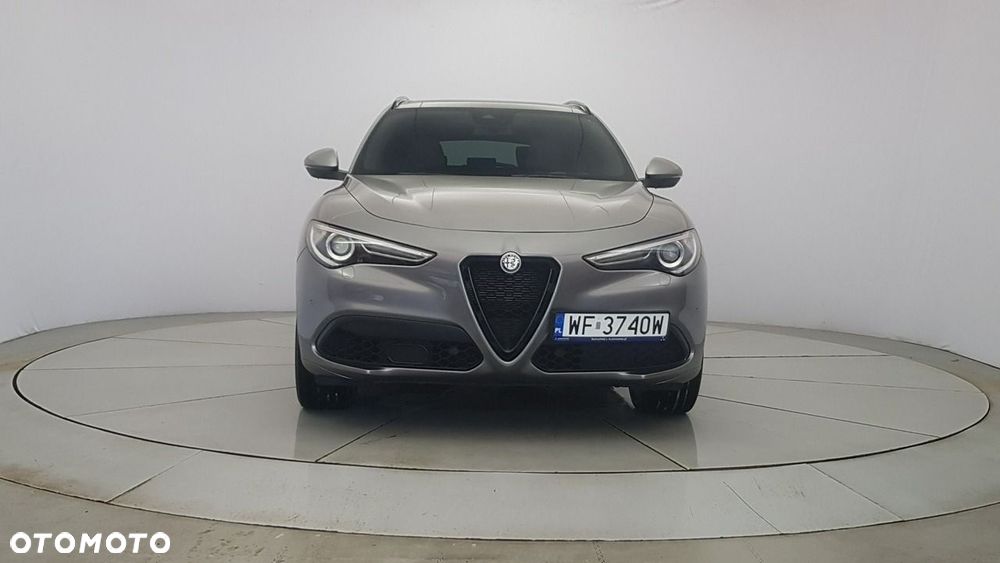 Alfa Romeo Stelvio - 2
