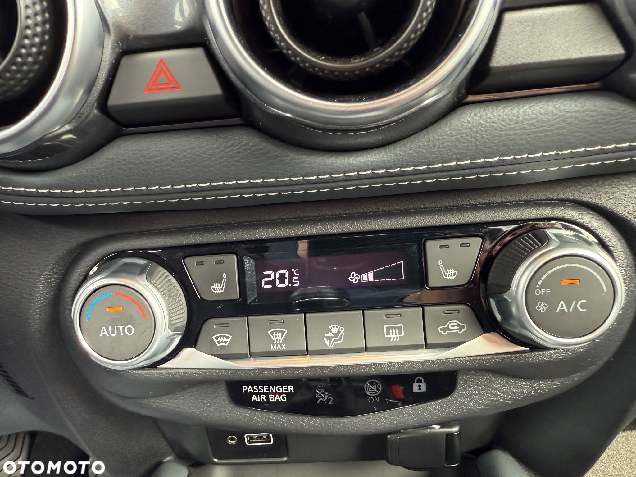 Nissan Juke 1.0 DIG-T N-Connecta - 33