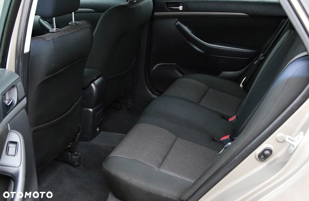 Toyota Avensis 1.8 VVT-i Sol Premium - 31