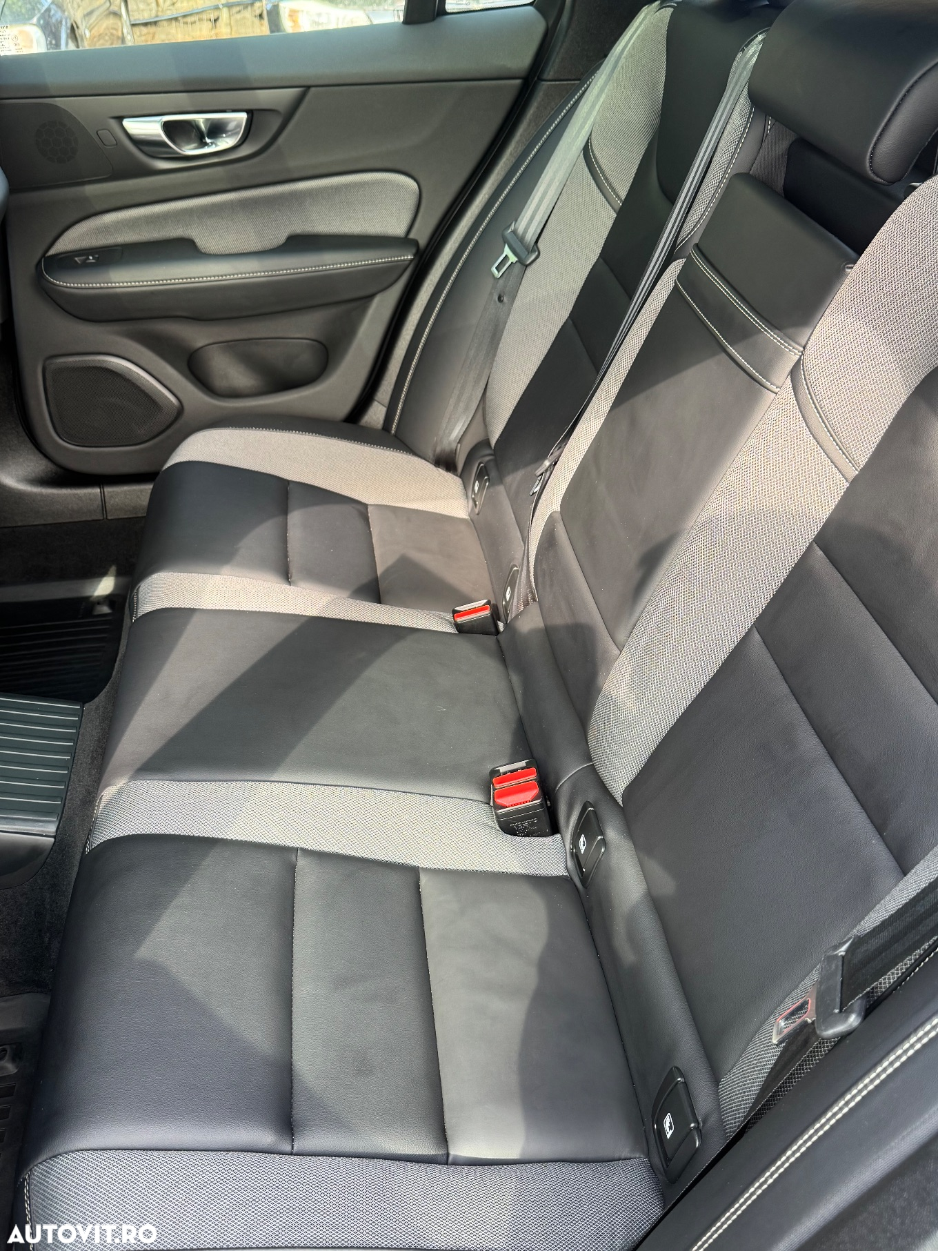 Volvo V60 T6 AWD Recharge Geartronic RDesign Expression - 15