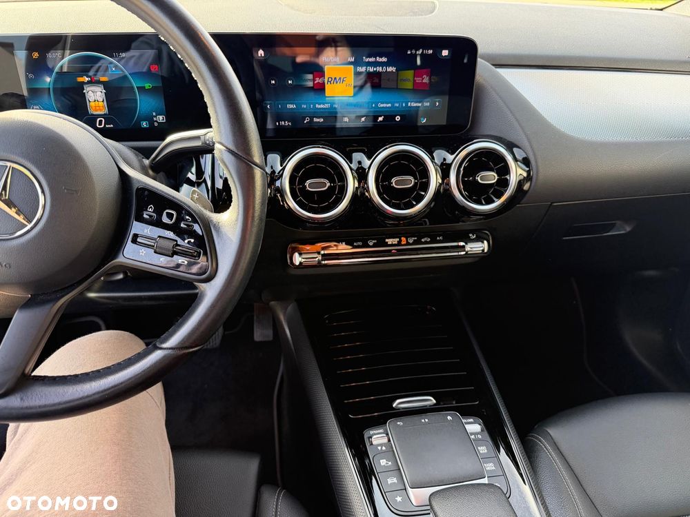 Mercedes-Benz GLA 180 AMG Line - 14