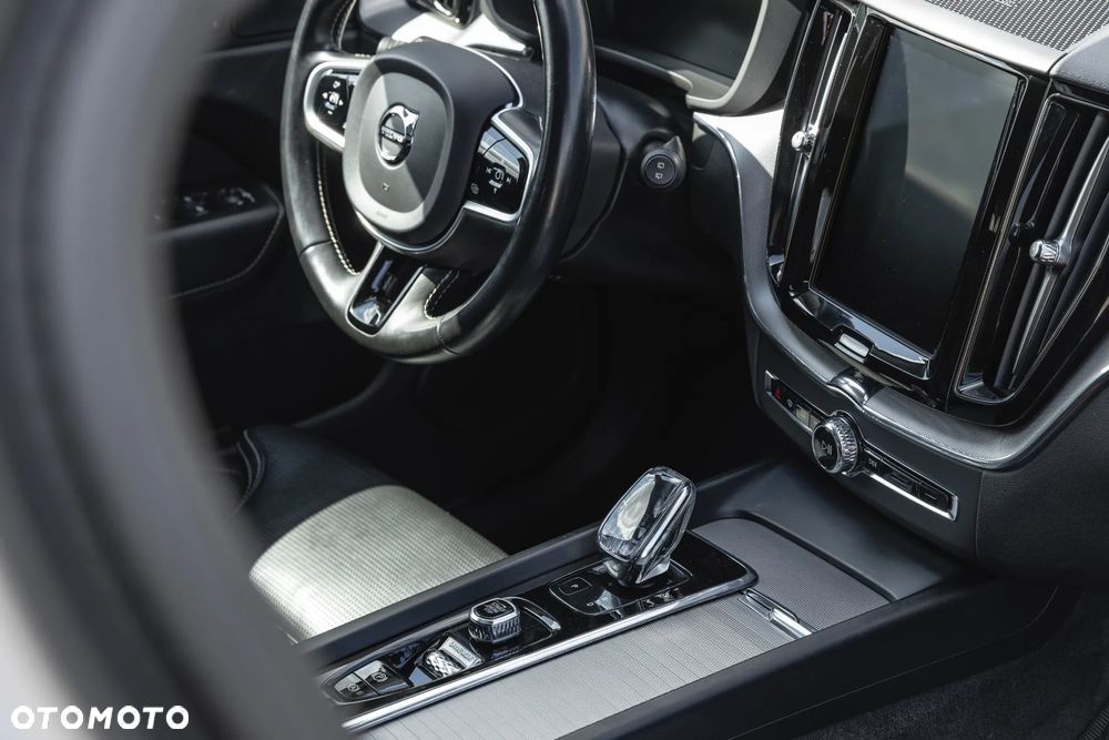 Volvo XC 60 B4 D AWD Inscription - 28