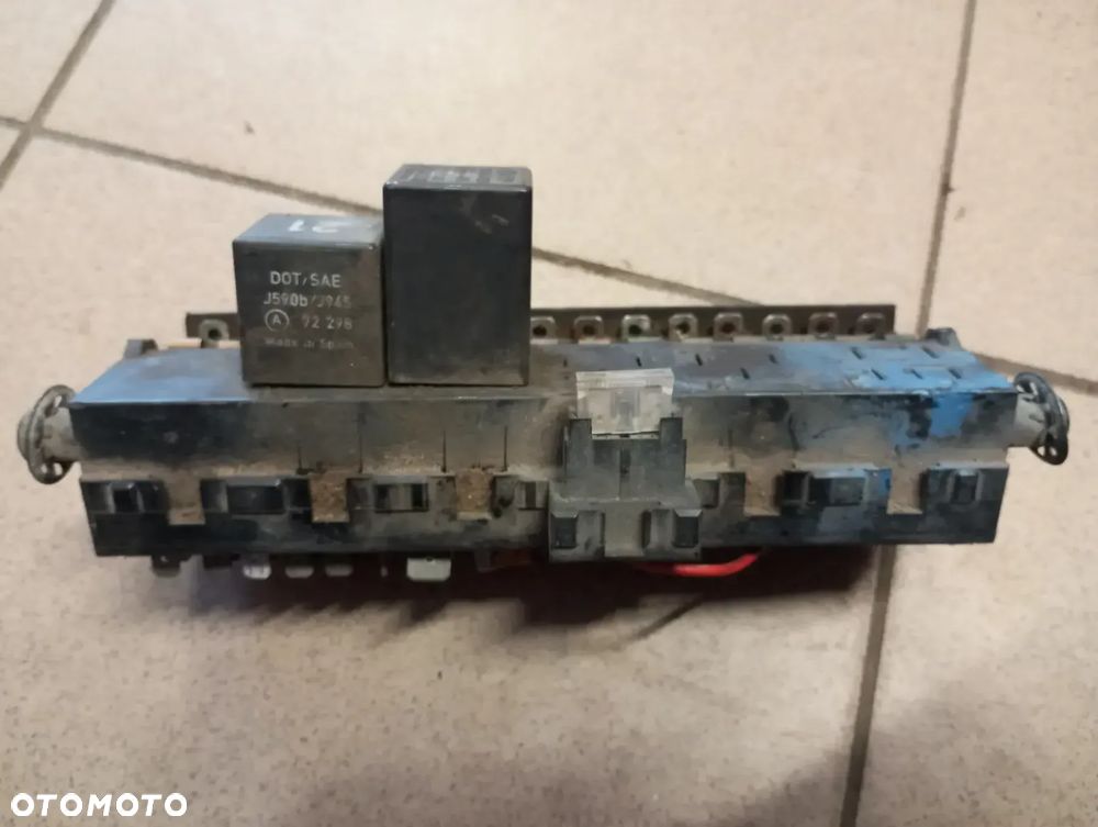 SKRZYNKA MODUŁ BEZPIECZNIKÓW VW LT35 SCIROCCO 171941821BC - 2