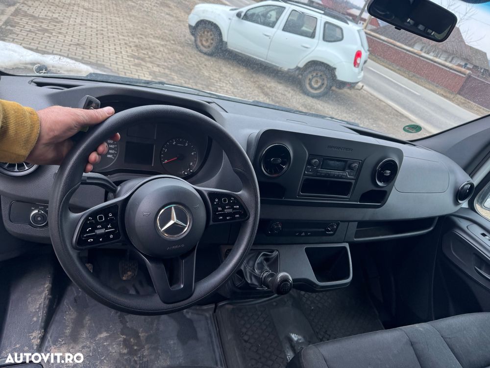 Mercedes-Benz Sprinter - 12