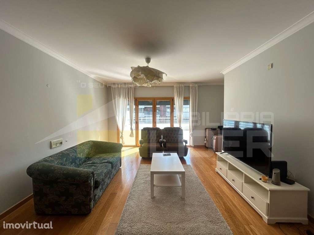 Apartamento T1 com terraço de aproximadamente 70m2 nas Colinas Cruz... - Grande imagem: 5/18