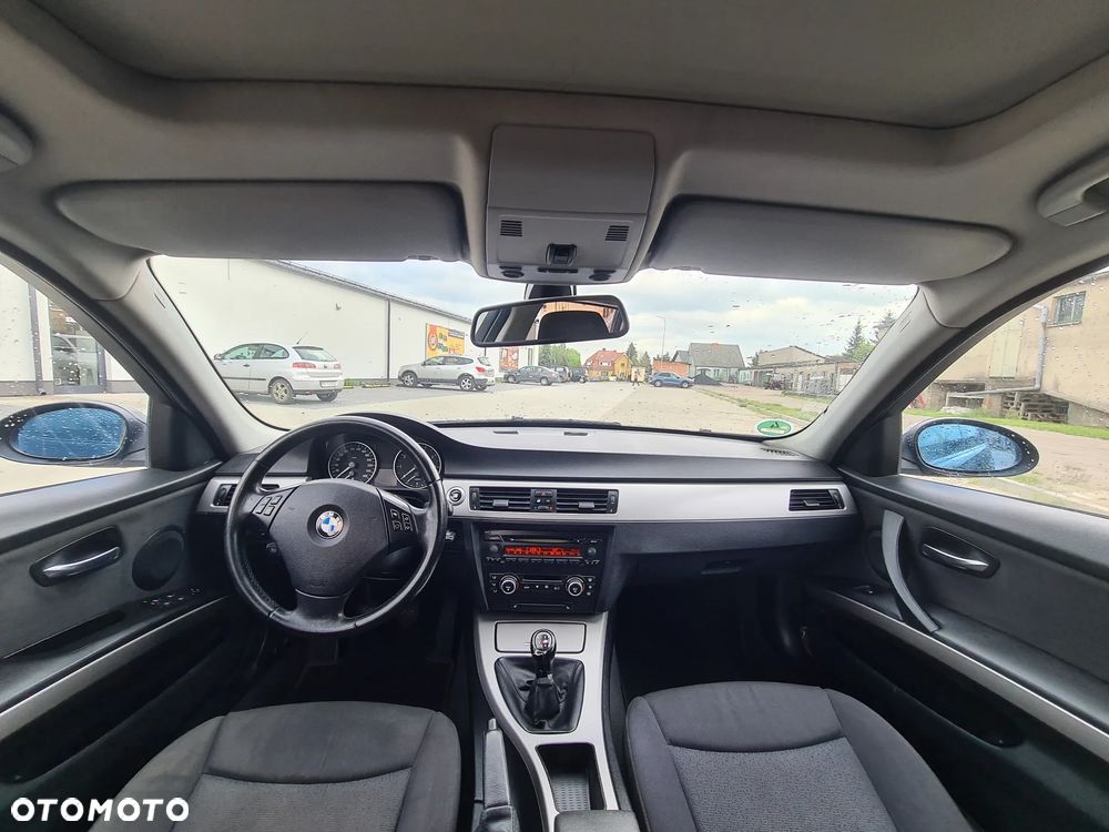 BMW Seria 3 318i - 6