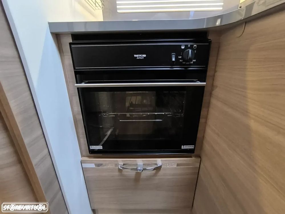 Adria Matrix M670SC 50 Anos 5lugares Cama central e basculante - 20