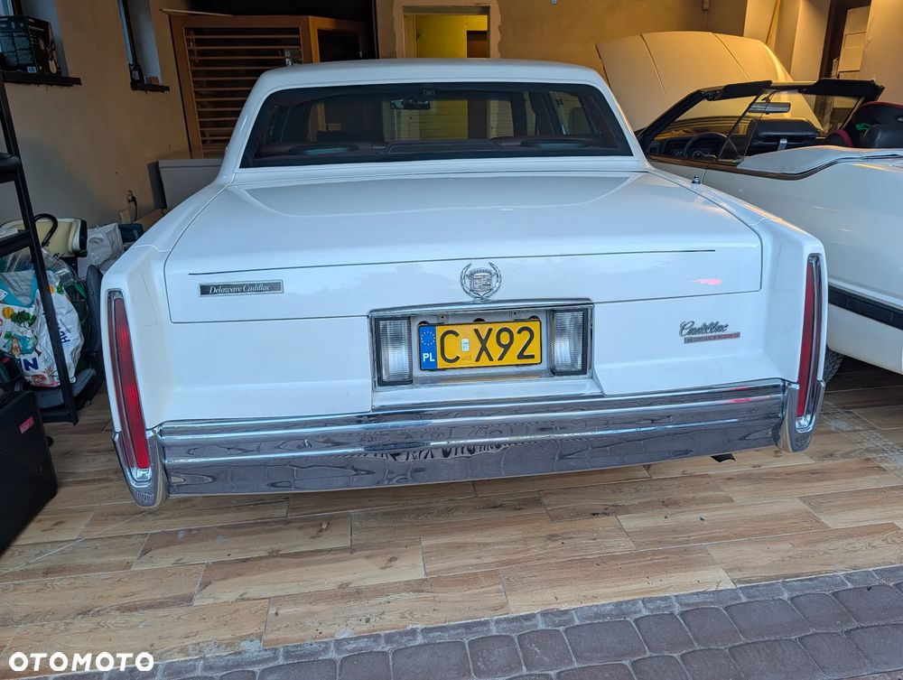Cadillac Deville - 23