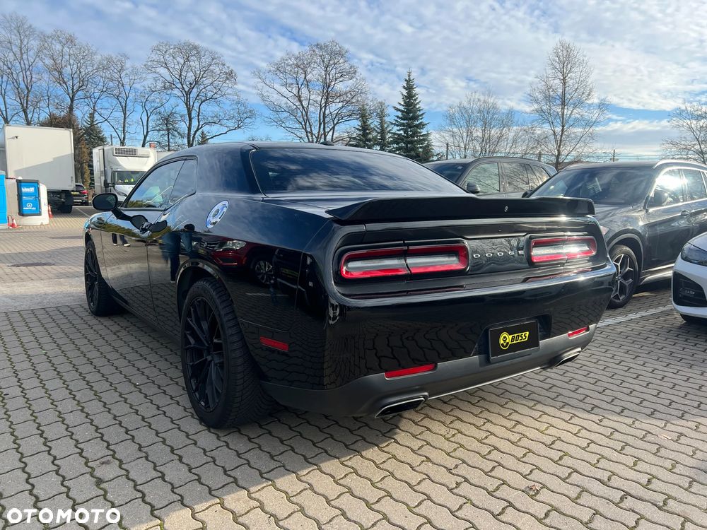 Dodge Challenger - 7