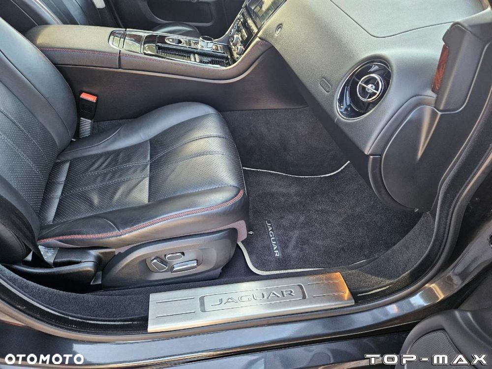 Jaguar XJ - 19