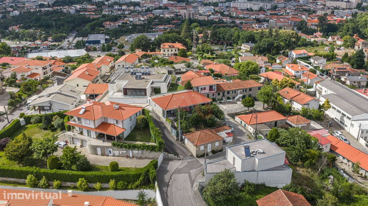 MORADIA TÉRREA T3+1 EM VIZELA - Grande imagem: 2/27
