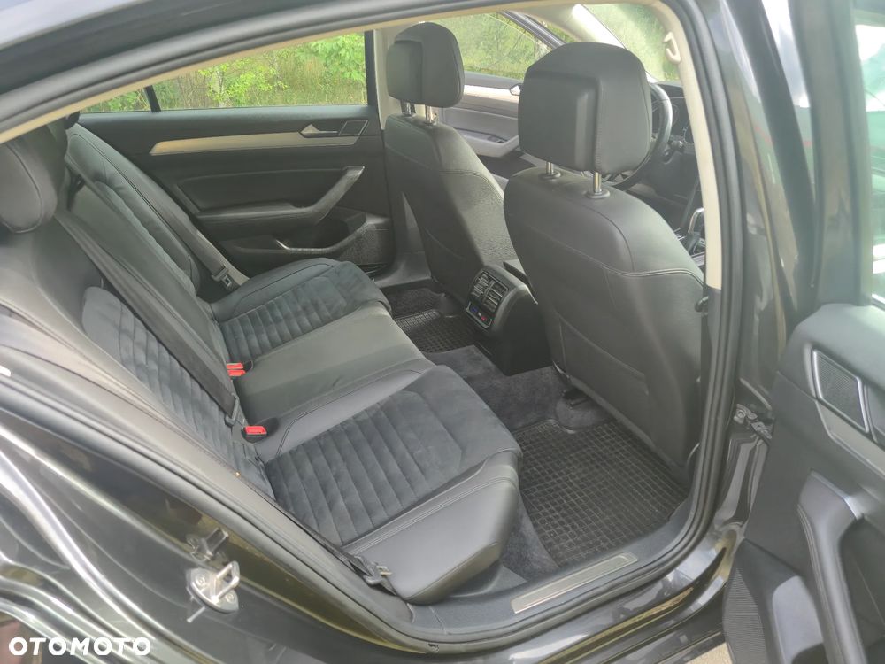 Volkswagen Passat - 33
