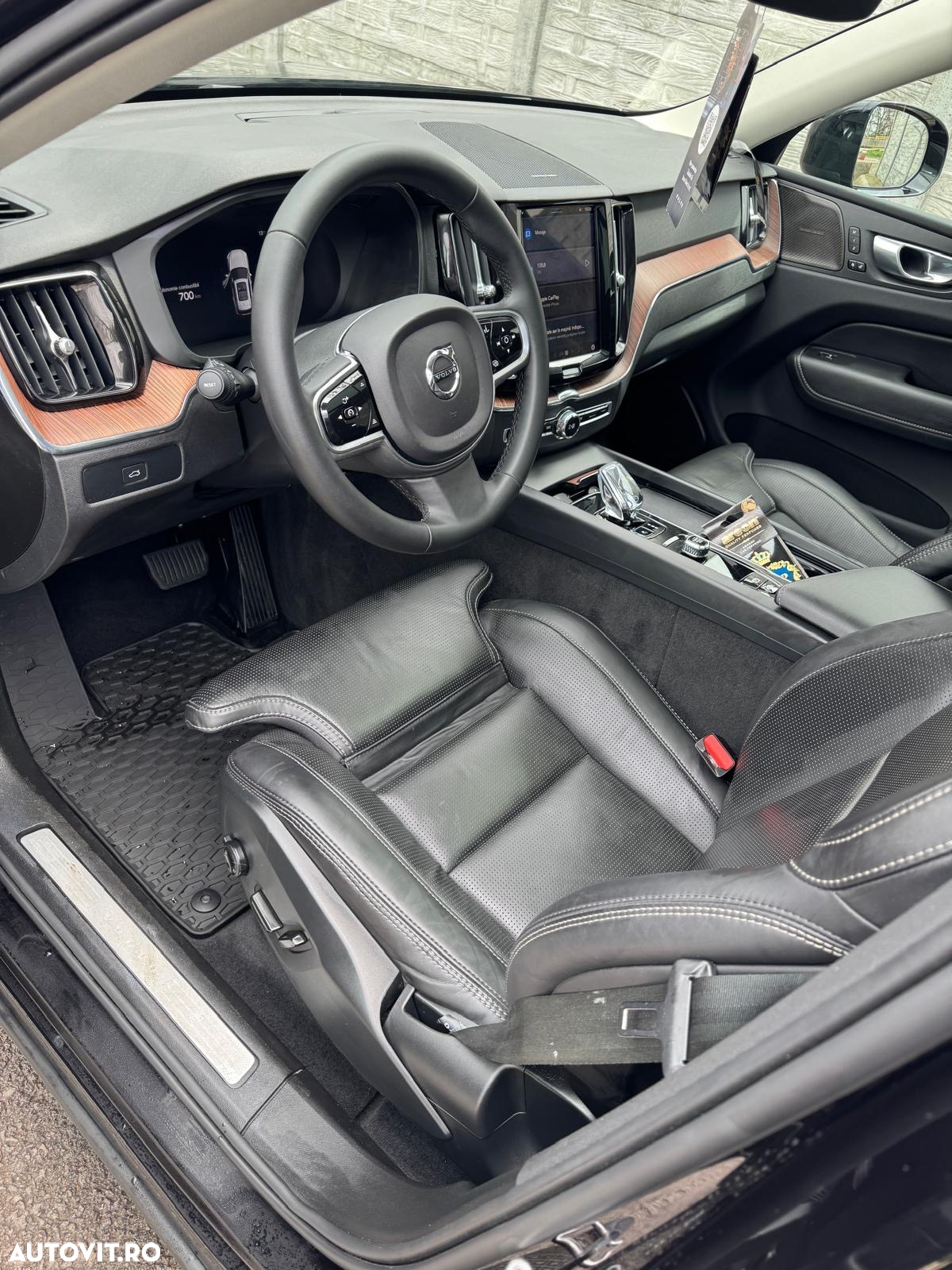 Volvo XC 60 B4 MHEV AT8 FWD R-Design - 10