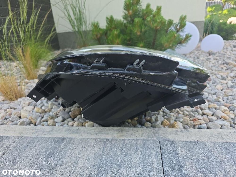 RENAULT CAPTUR 2 II Lampa prawa Kompletna Full Led 260104095R Krótki Led - 9