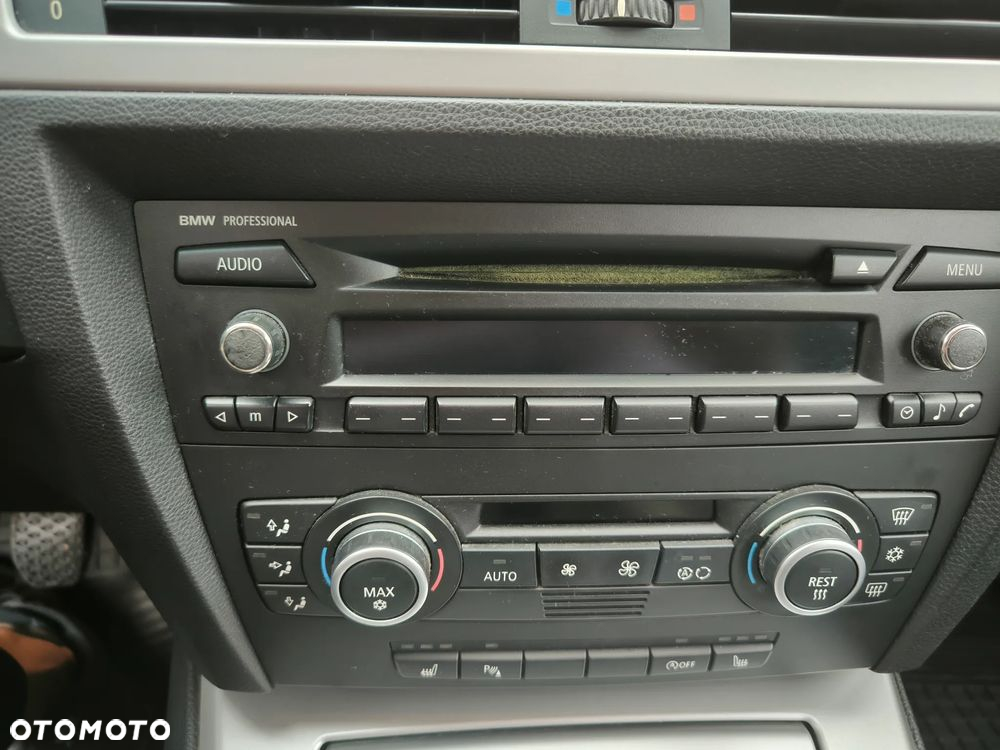 BMW Seria 3 318d DPF Touring - 17