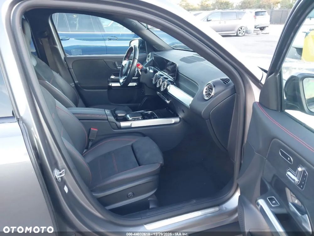 Mercedes-Benz GLB 250 4-Matic AMG Line 8G-DCT - 9