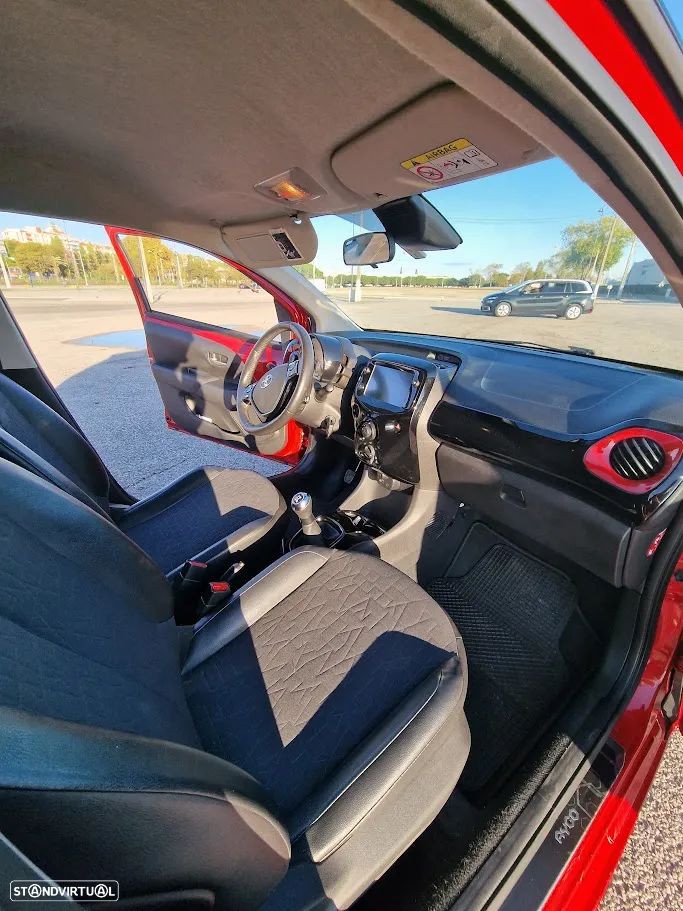 Toyota Aygo 1.0 X-Clusiv Red - 10