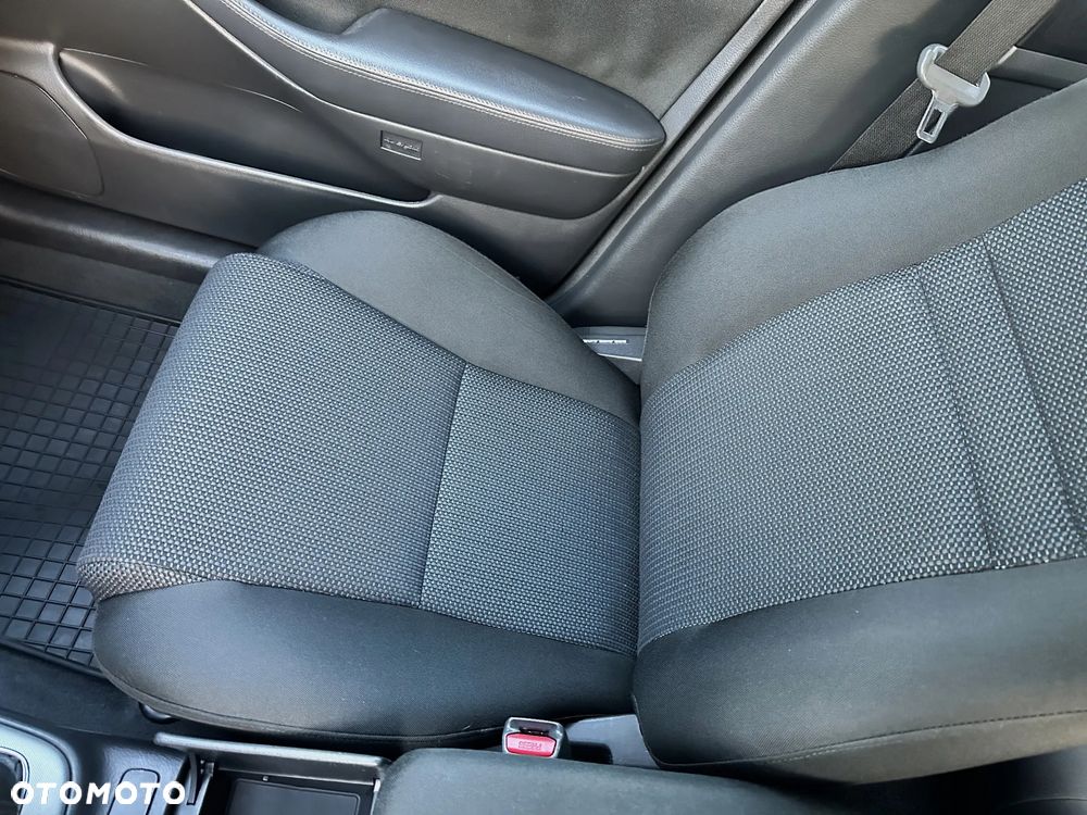 Toyota Avensis 2.0 D-4D Premium - 9