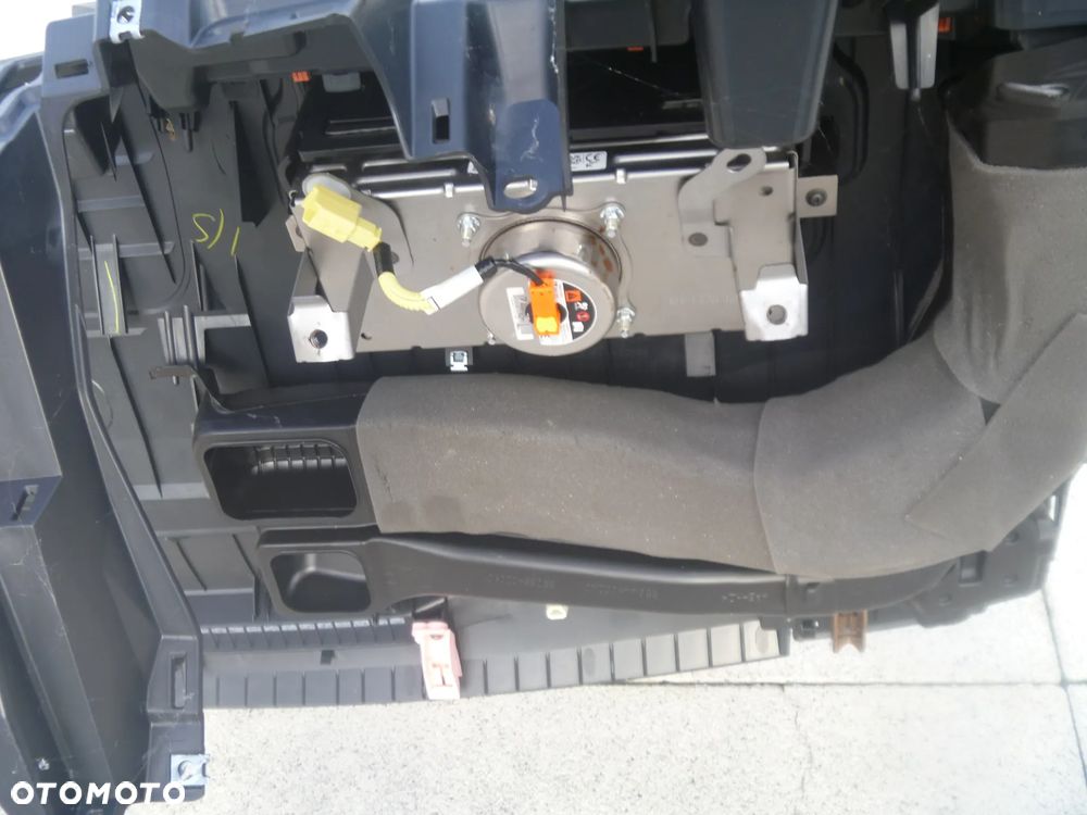 TOYOTA COROLLA E21 DESKA  KONSOLA PODUSZKI PASY KOMPLET - 3