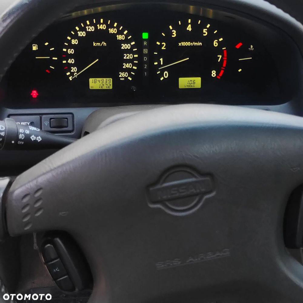 Nissan Maxima QX 3.0 - 5