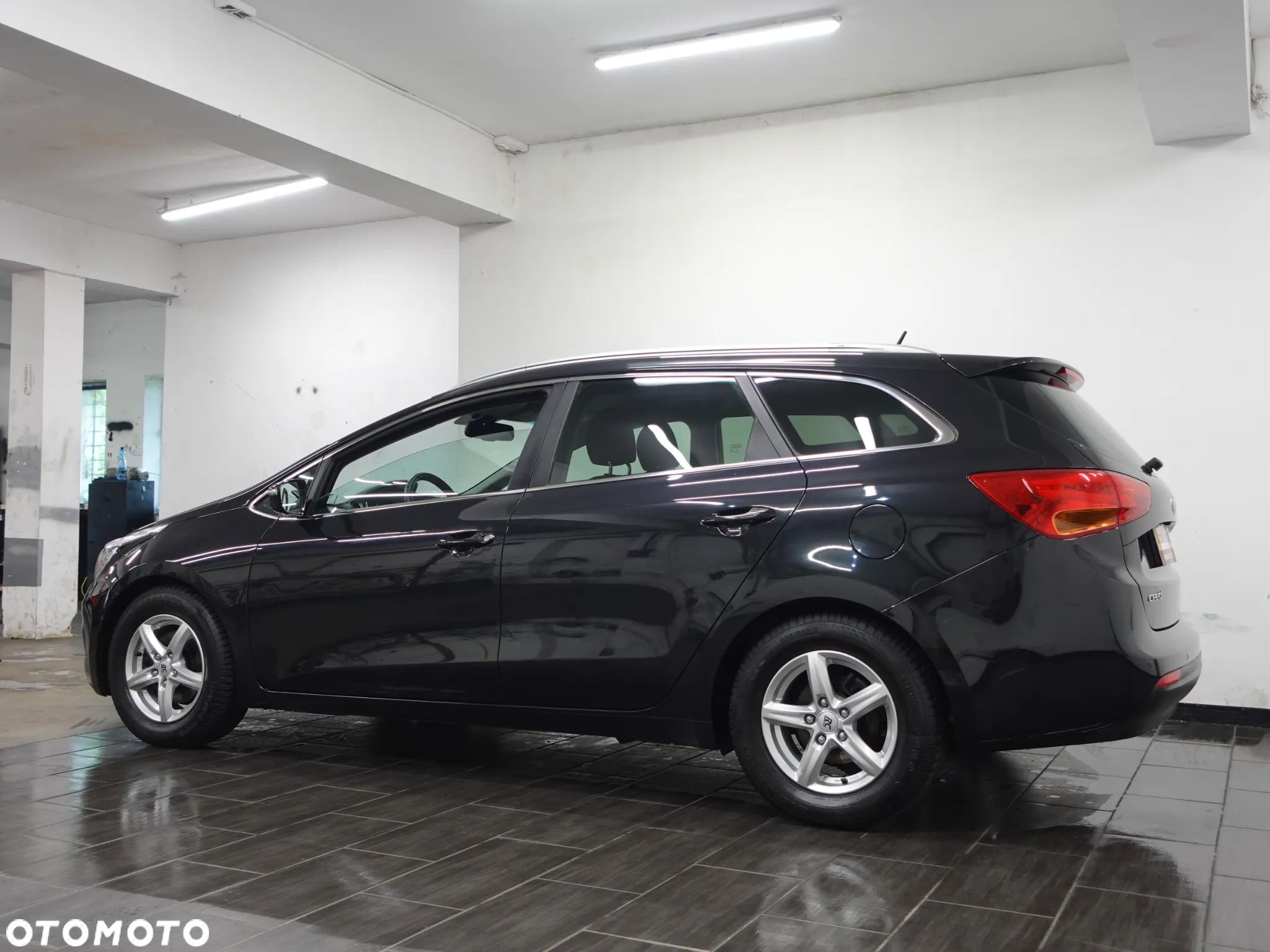 Kia Ceed 1.6 GDI ISG SW Spirit - 6