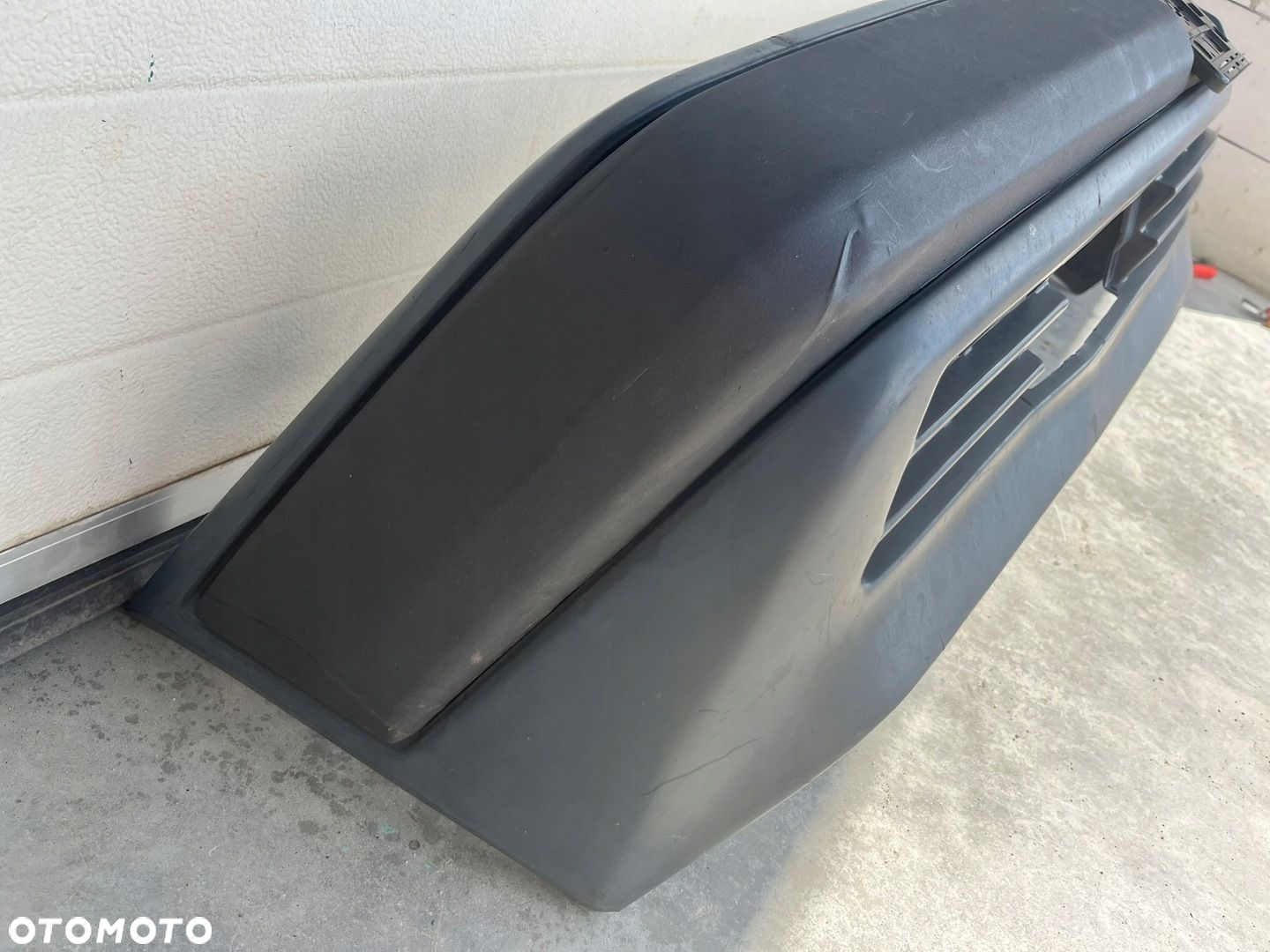 ZDERZAK PRZÓD PRZEDNI MERCEDES W124 WĄSKA LISTWA 1985-1989 - 4