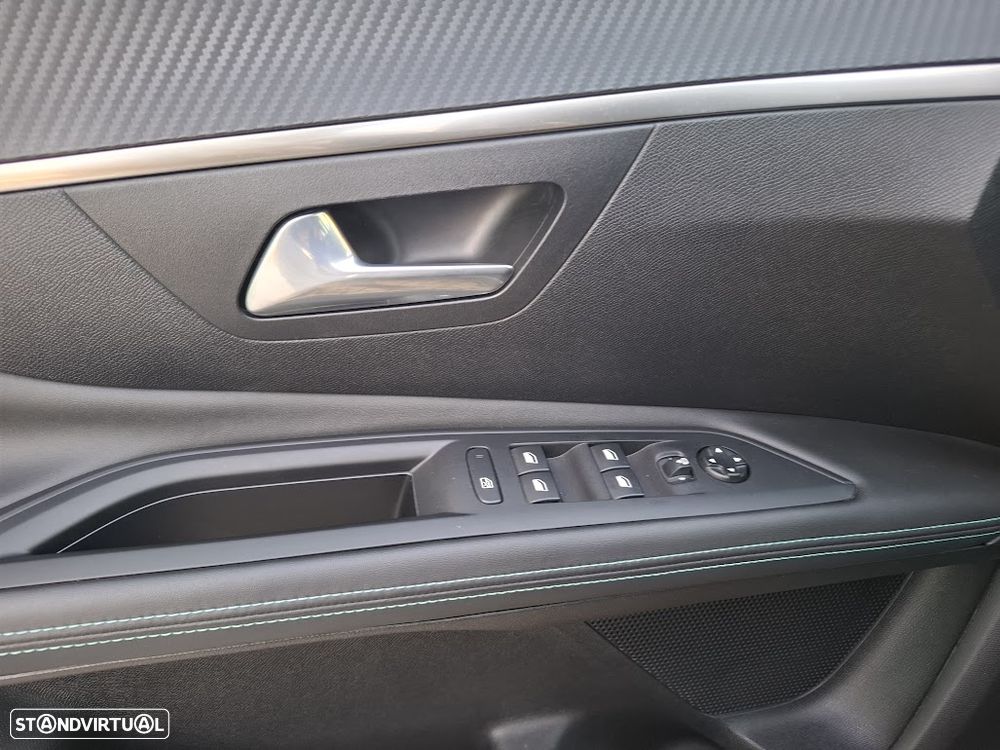 Peugeot 3008 1.2 PureTech Allure EAT8 - 28