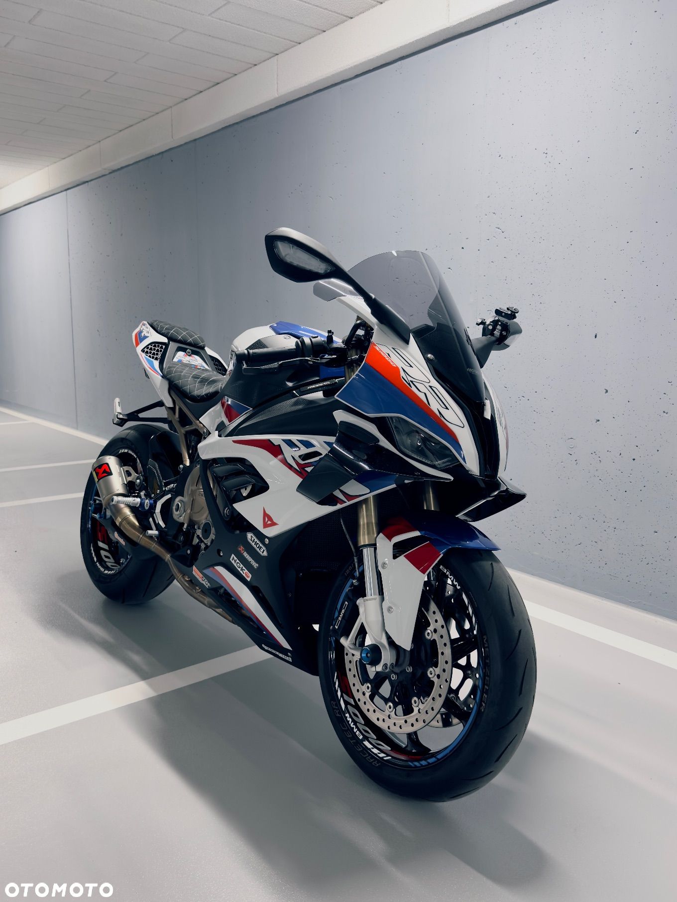 BMW S - 1