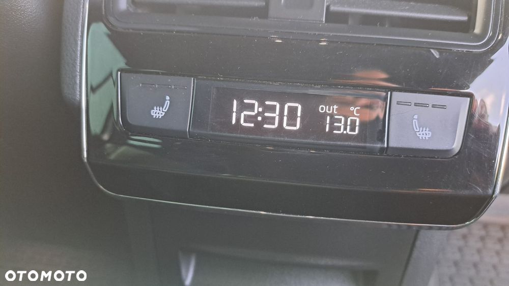 Skoda Superb 2.0 TDI DSG Sportline - 23