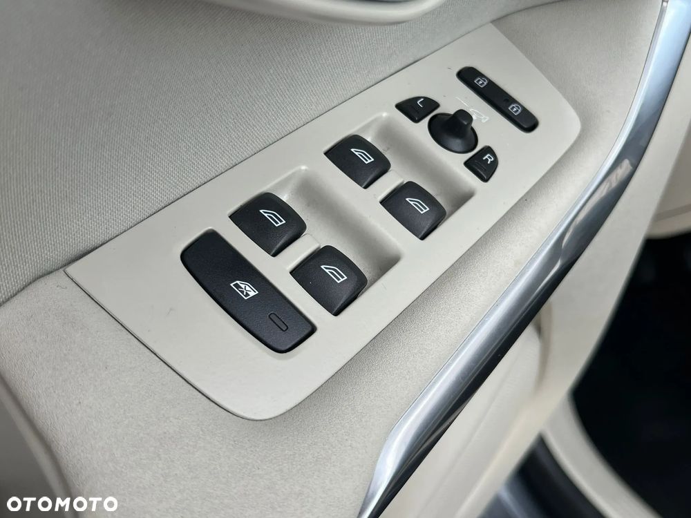 Volvo V40 Cross Country D3 Momentum - 6