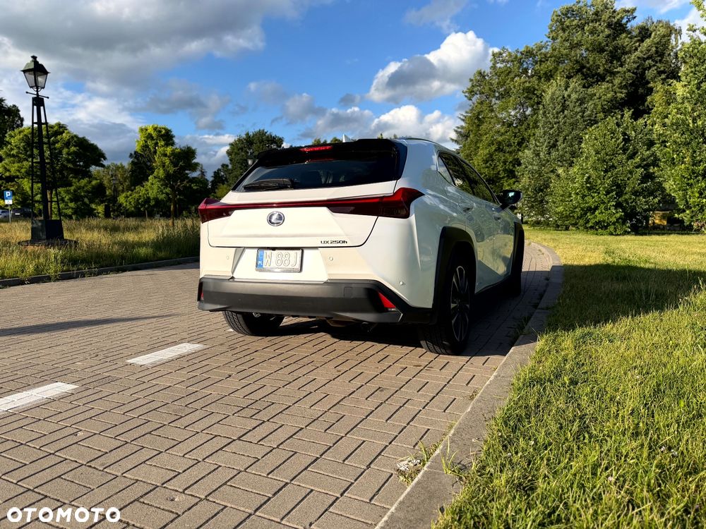 Lexus UX - 3