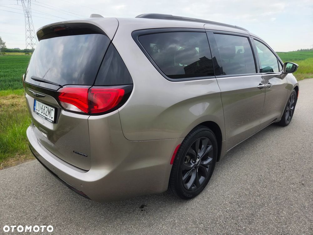 Chrysler Pacifica - 3