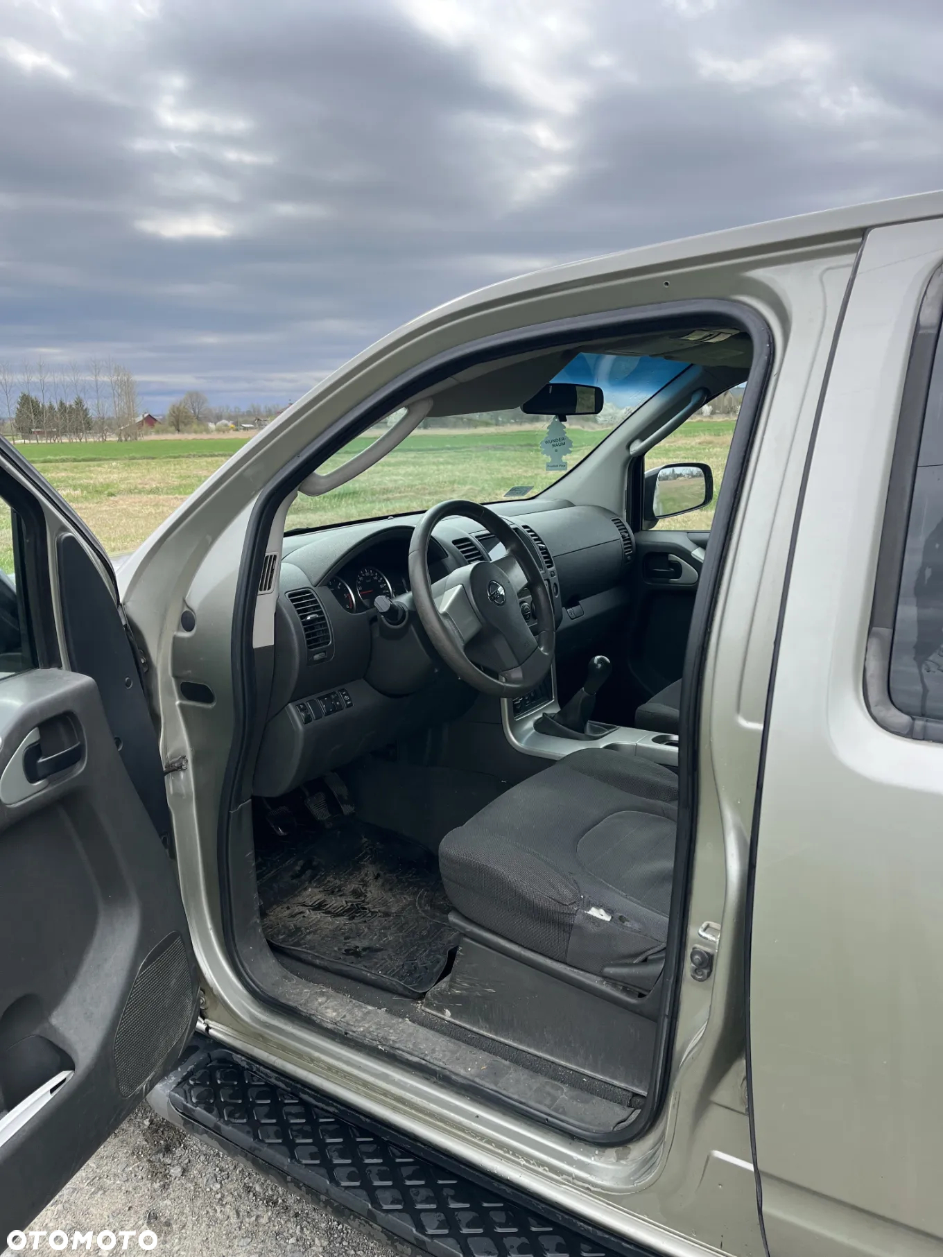 Nissan Pathfinder 2.5 D LE - 9