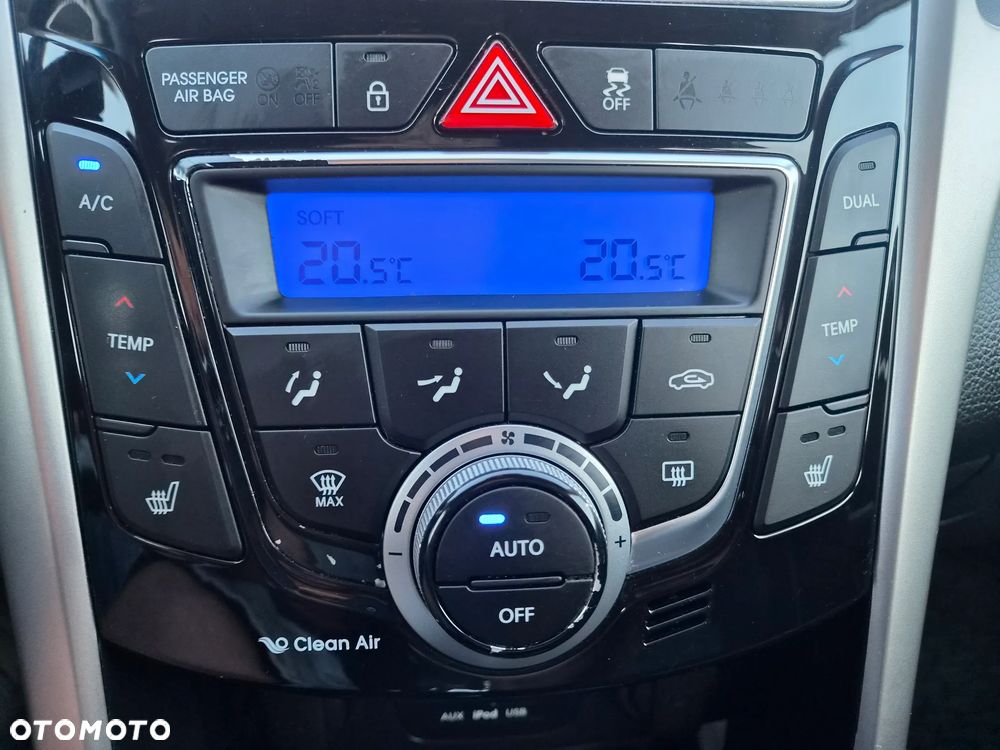 Hyundai i30 blue 1.6 CRDi Classic Navigation - 17