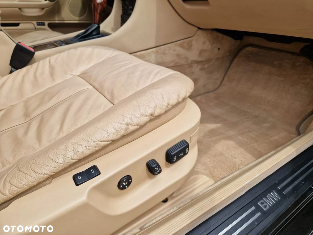 BMW Seria 7 740i - 40