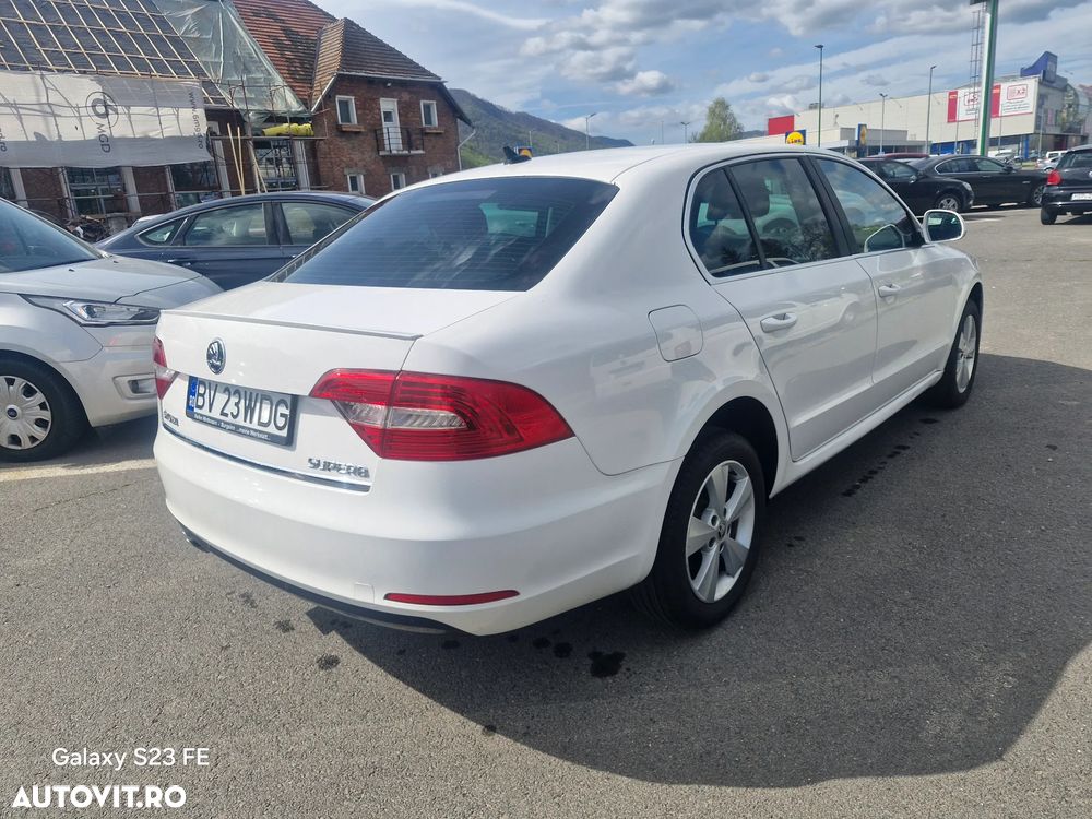 Skoda Superb 2.0 TDI Elegance DSG - 9