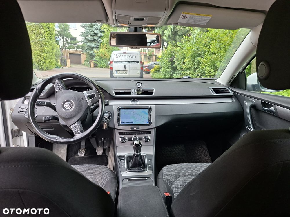 Volkswagen Passat 2.0 TDI Comfortline - 13