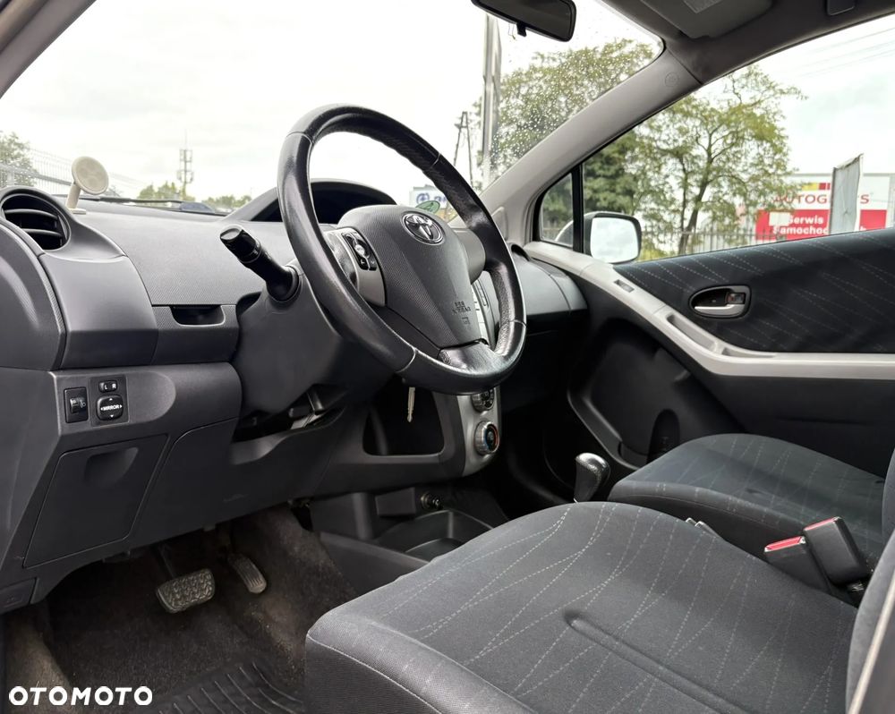 Toyota Yaris 1.3 Sol MM - 10