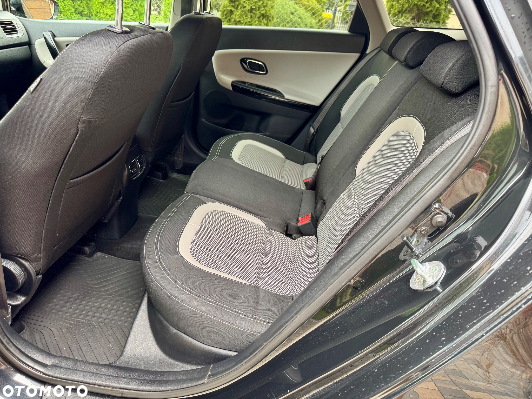 Kia Ceed 1.6 CRDi 136 ISG SW Edition 7 - 11