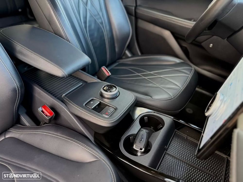 Ford Mustang Mach-E 75.7 kWh Premium AWD — fotografia 10