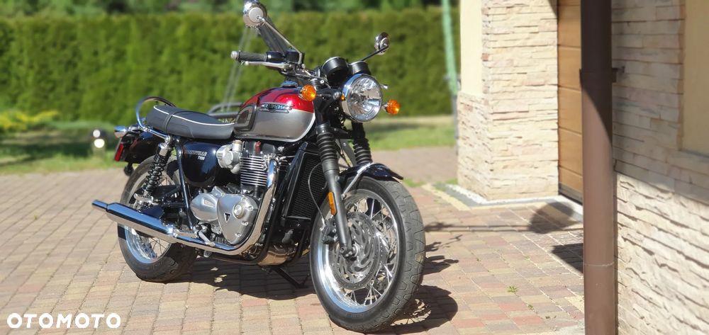 Triumph Bonneville - 1