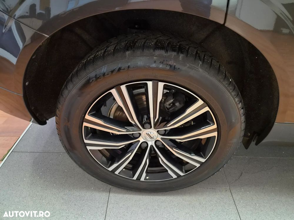 Volvo XC 60 B4 MHEV AT8 AWD Inscription - 32