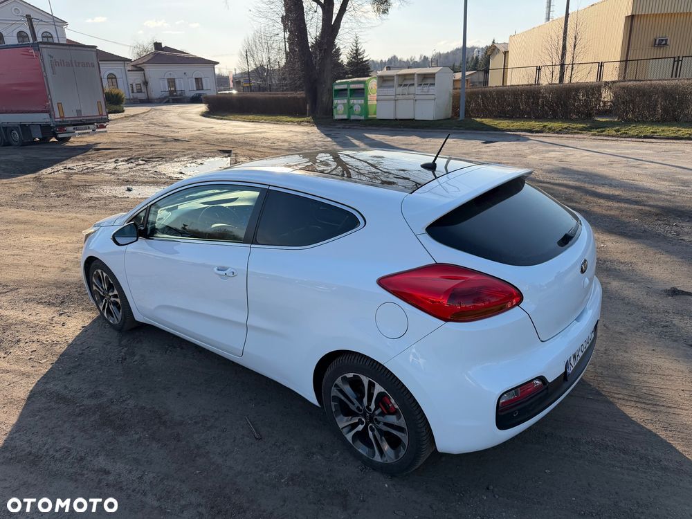 Kia ProCeed - 13
