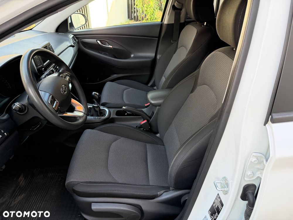 Hyundai i30 1.6 D Classic + - 11