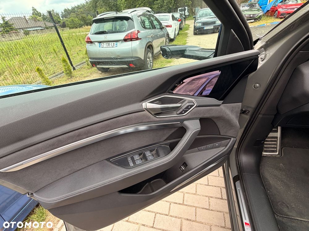 Audi Q8 Sportback e-tron 55 quattro S line - 25