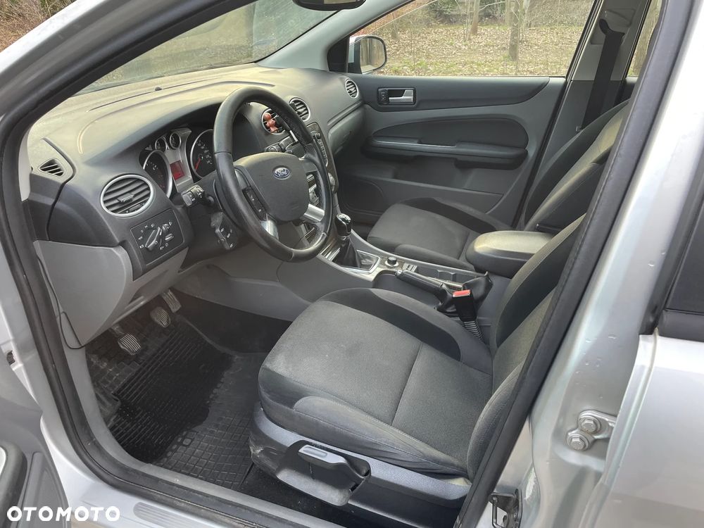 Ford Focus Ghia - 20