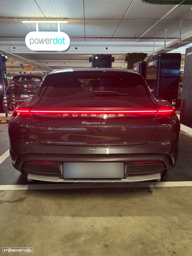 Porsche Taycan Cross Turismo 4 - 18