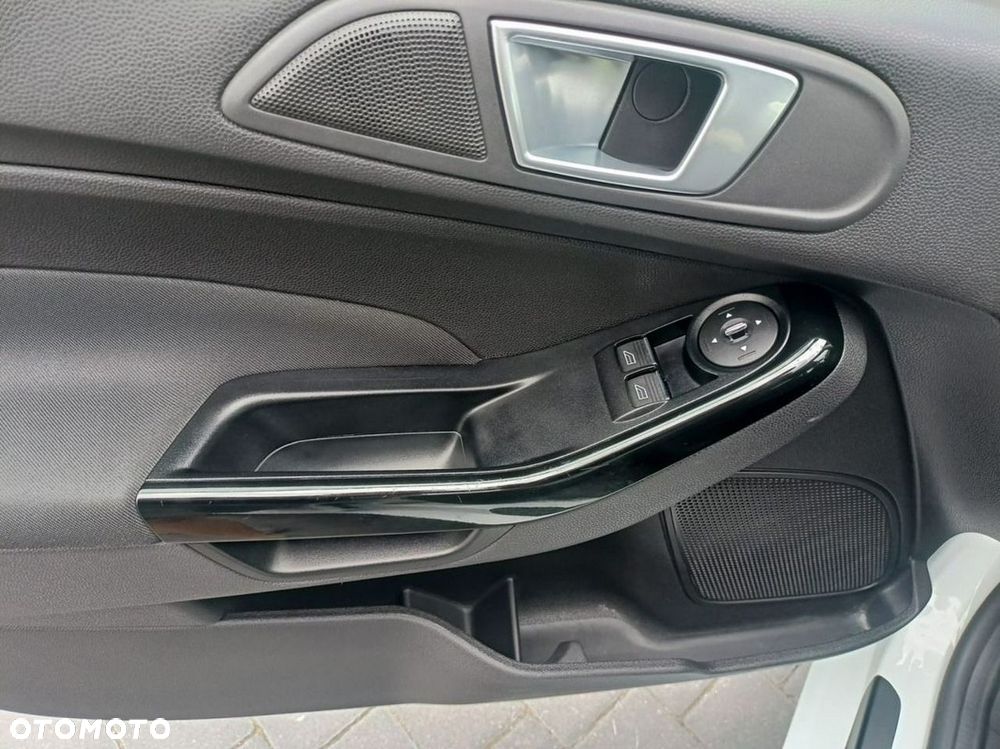 Ford Fiesta - 25