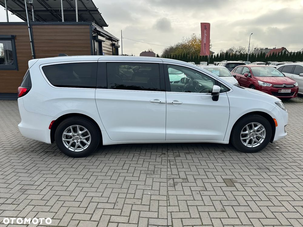 Chrysler Pacifica - 36